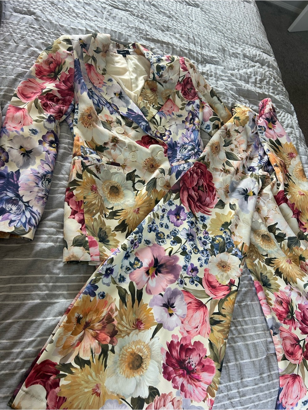 Floral Cream suit Cream Floral - Picture 7 of 7